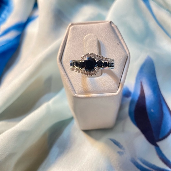 BLACK ROSE WEDDING RING - Picture 2 of 13